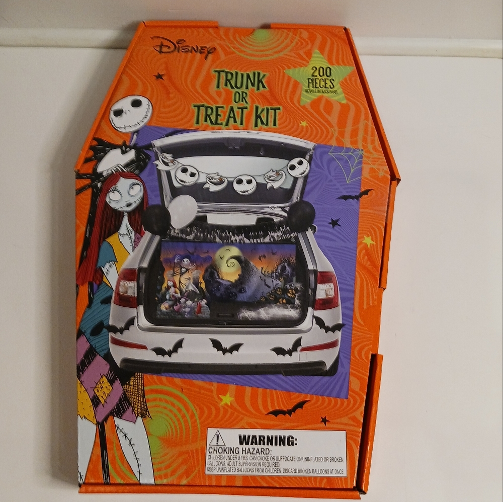 200 piece Trunk or Treat decorating kit